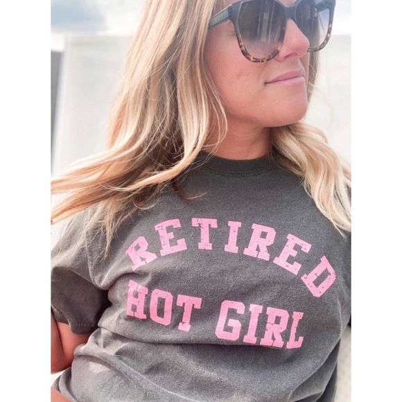 🛑 ONE LEFT SIZE M🛑Retired Hot Girl Pepper Gray Graphic Tee - Picture 3 of 3